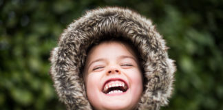 Crepitacolo di noci: strumenti musicali con materiale di recupero