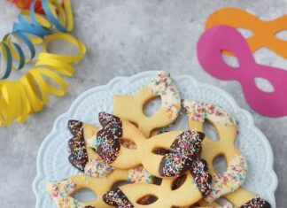 Mascherine di frolla al cioccolato e zuccherini