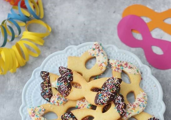 Mascherine di frolla al cioccolato e zuccherini