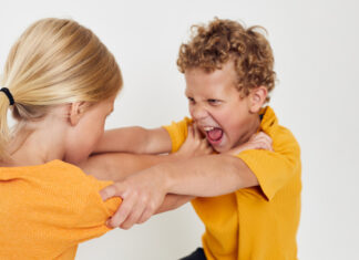 Conflitti tra bambini: imparare a litigare