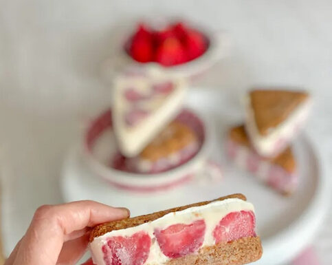 Biscotto-gelato panna e fragola