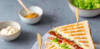 Club sandwich e salsa rosa