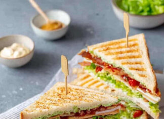 Club sandwich e salsa rosa