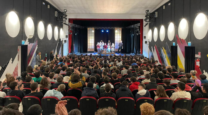 L’Amleto di Shakespeare in chiave rock-pop entusiasma gli studenti