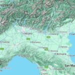 Immagine maps rilievo pianura padana vasca da bagno