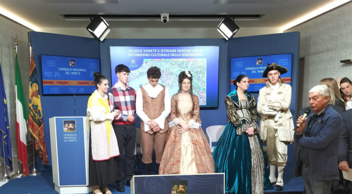 Due abiti ispirati al 700 veneziano