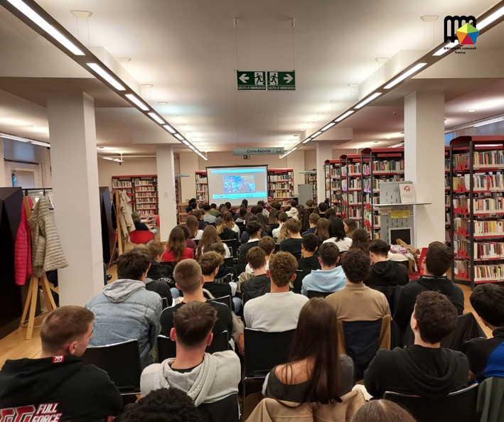 Giorgio Minisini durante l’incontro con gli studenti.