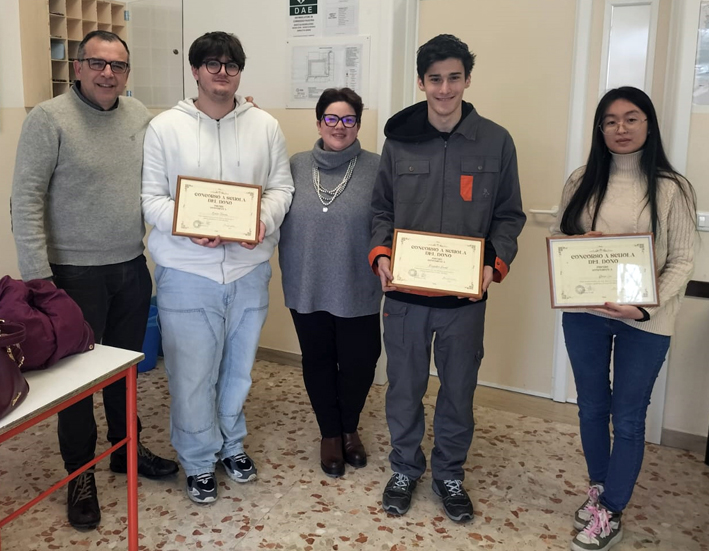 Studenti premiati per il concorso "Il Dono".