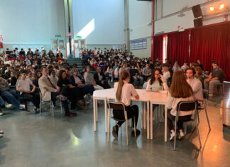 Mediazione tra pari “Invece di giudicare”