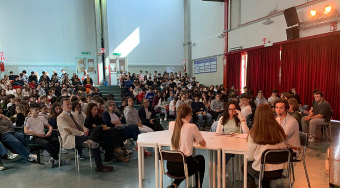 Mediazione tra pari “Invece di giudicare”