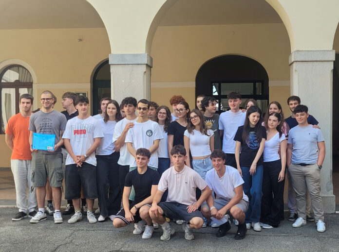 Collegio Astori_Il gruppo di ragazzi tipizzati da Adoces Treviso